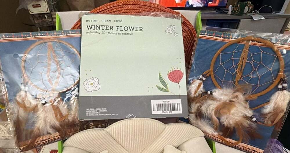 Craft Crush Winter Flower Embroidery Kit #dreamcatchers